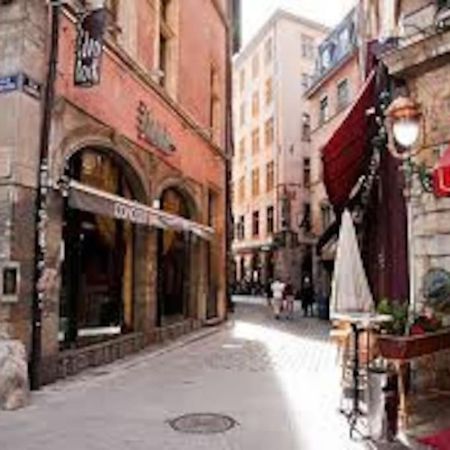 Pepite Rare 8 Personnes Au Coeur Battant Du Vieux Lyon Apartment Luaran gambar