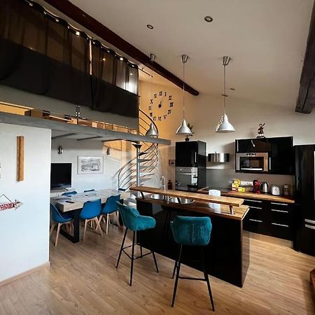 Pepite Rare 8 Personnes Au Coeur Battant Du Vieux Lyon Apartment Luaran gambar