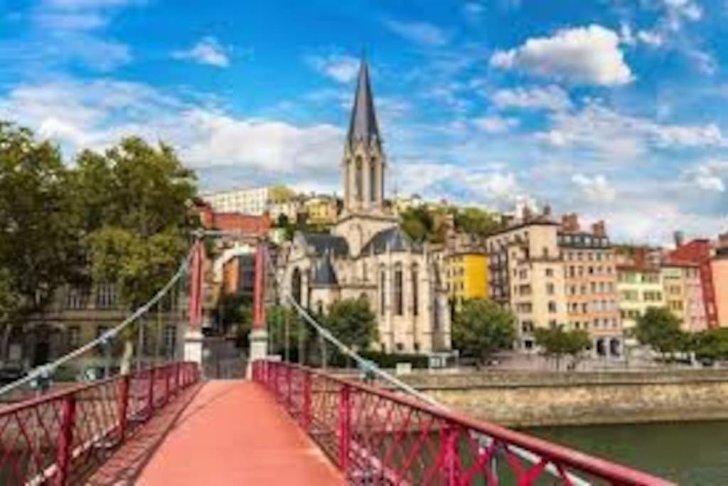 Pepite Rare 8 Personnes Au Coeur Battant Du Vieux Lyon Apartment Luaran gambar