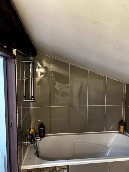 Pepite Rare 8 Personnes Au Coeur Battant Du Vieux Lyon Apartment Luaran gambar
