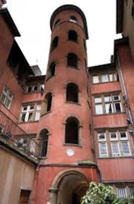 Pepite Rare 8 Personnes Au Coeur Battant Du Vieux Lyon Apartment Luaran gambar