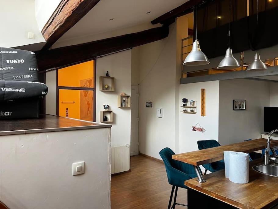 Pepite Rare 8 Personnes Au Coeur Battant Du Vieux Lyon Apartment Luaran gambar