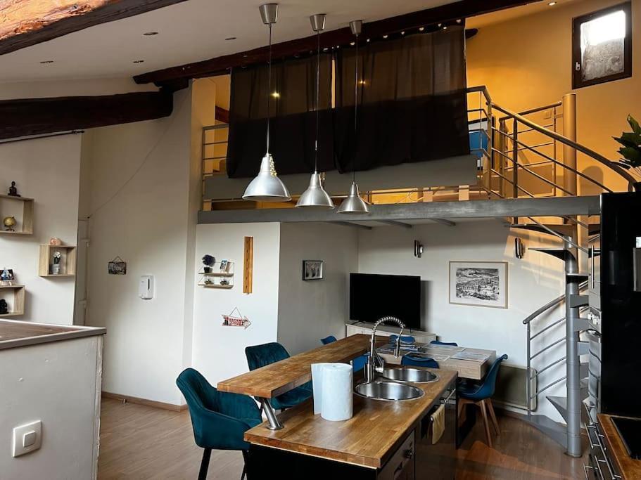 Pepite Rare 8 Personnes Au Coeur Battant Du Vieux Lyon Apartment Luaran gambar