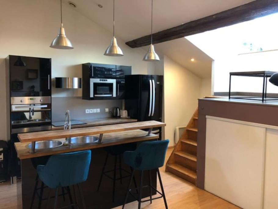 Pepite Rare 8 Personnes Au Coeur Battant Du Vieux Lyon Apartment Luaran gambar