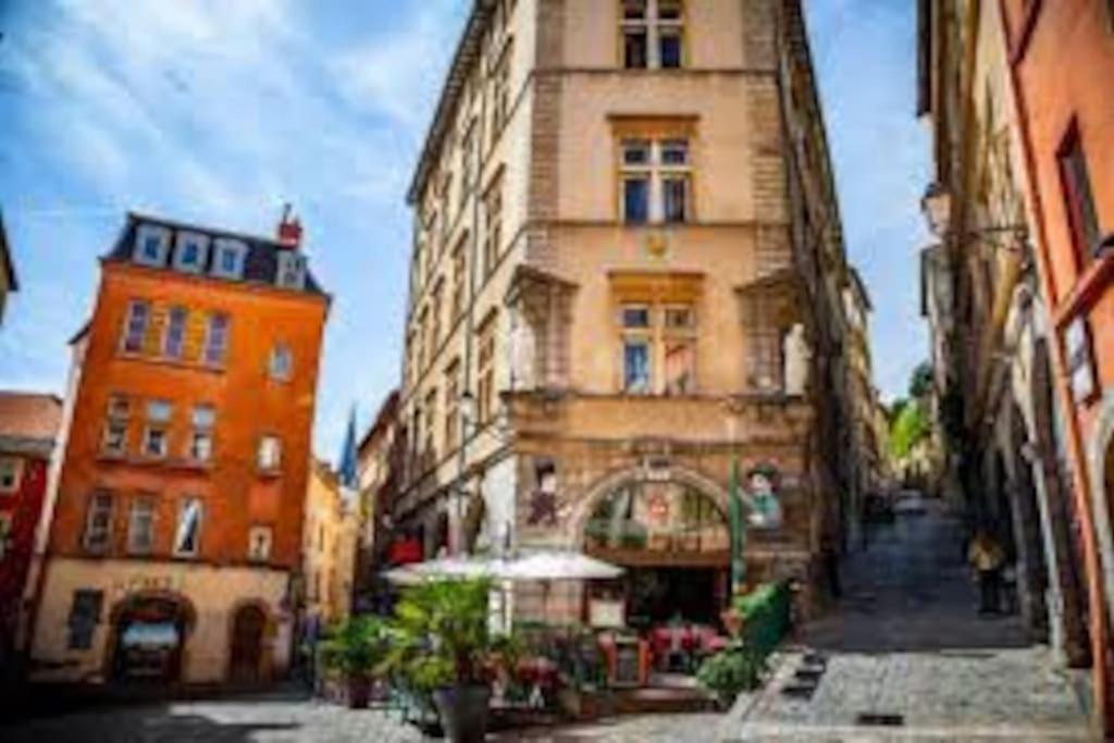 Pepite Rare 8 Personnes Au Coeur Battant Du Vieux Lyon Apartment Luaran gambar