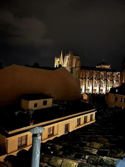 Pepite Rare 8 Personnes Au Coeur Battant Du Vieux Lyon Apartment Luaran gambar