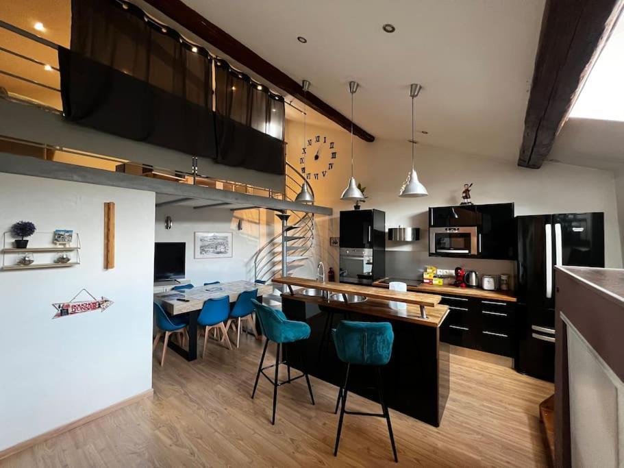 Pepite Rare 8 Personnes Au Coeur Battant Du Vieux Lyon Apartment Luaran gambar